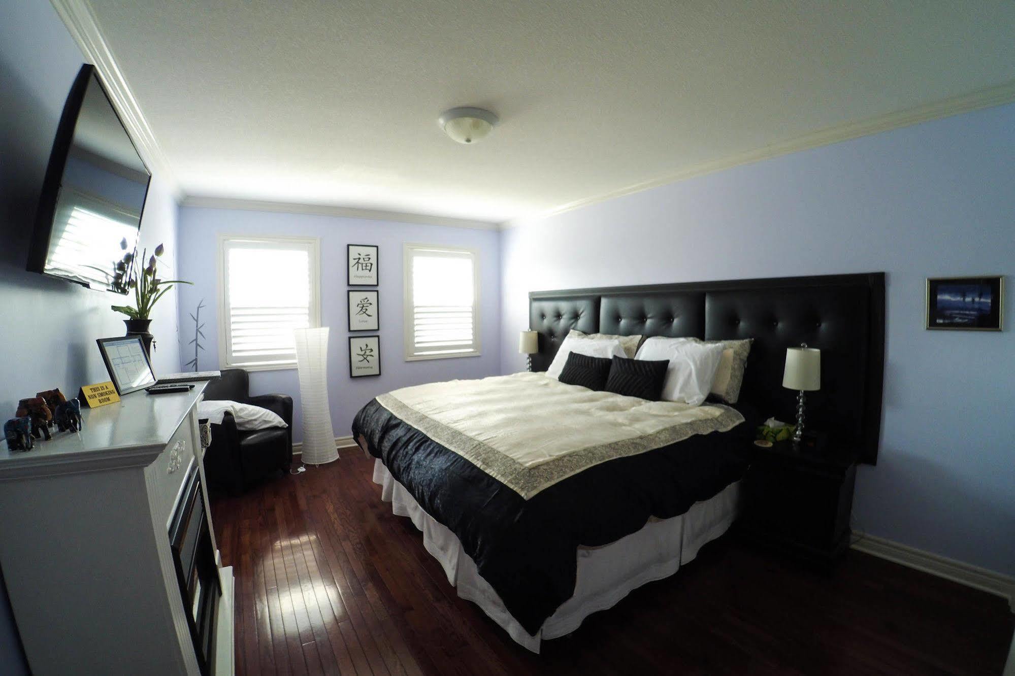 Blue Skies Bed & Breakfast Bed & Breakfast Niagara-on-the-Lake